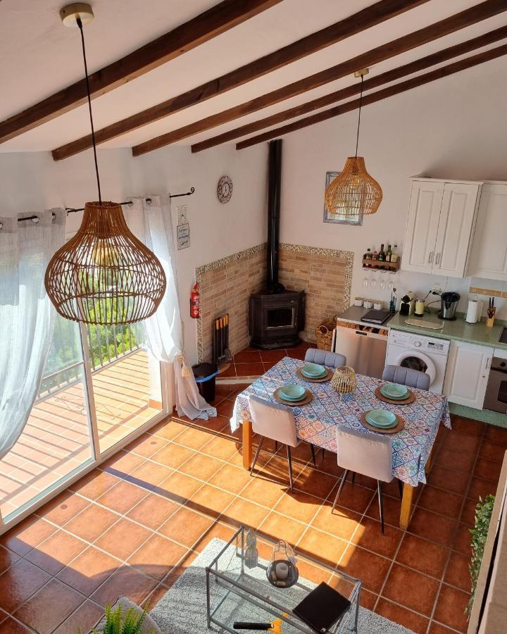 Lovely 2 Bed Apartment With Stunning Views & Pool Компета Экстерьер фото